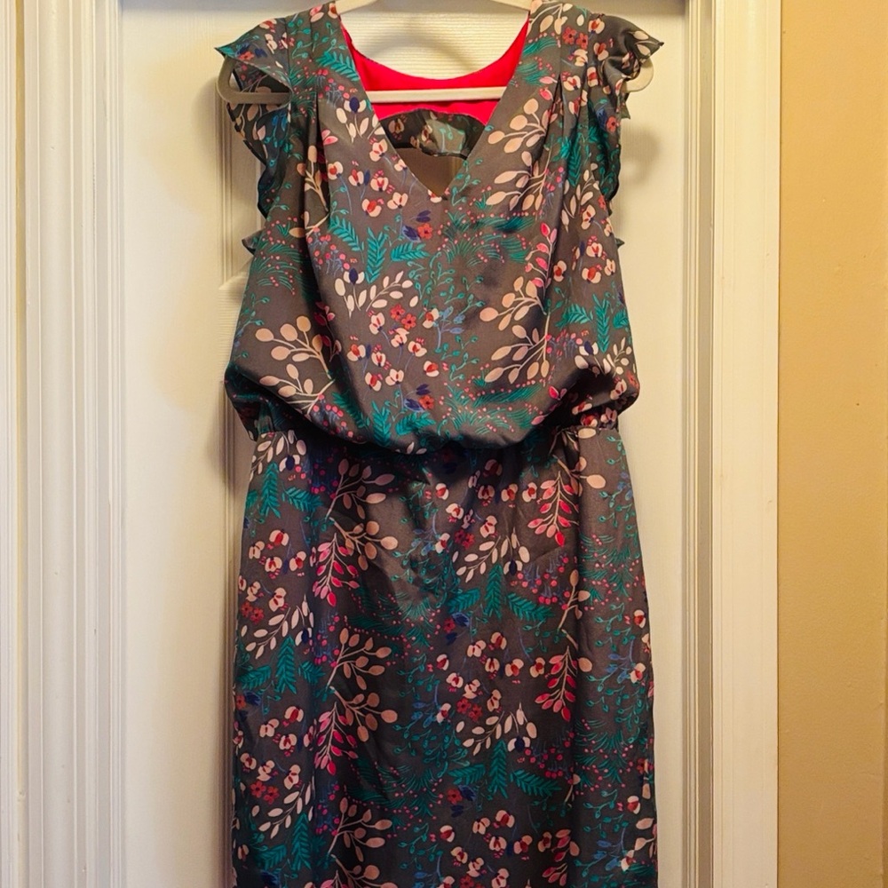 Gently used, JESSICA SIMPSON Floral Dress 🩶